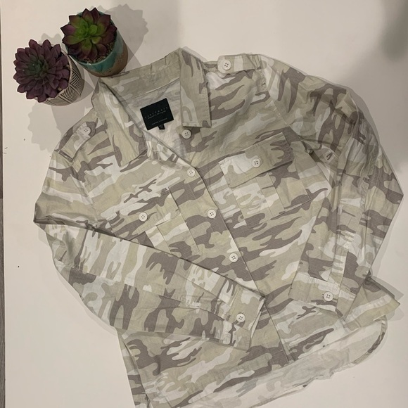 Sanctuary Jackets & Blazers - Sanctuary Neutral Camo 2 Pocket Shacket NWT